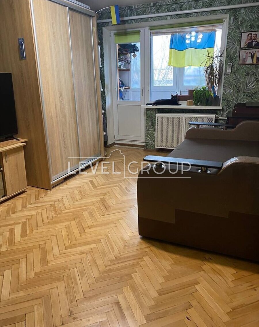 Метробудівська вул., 6