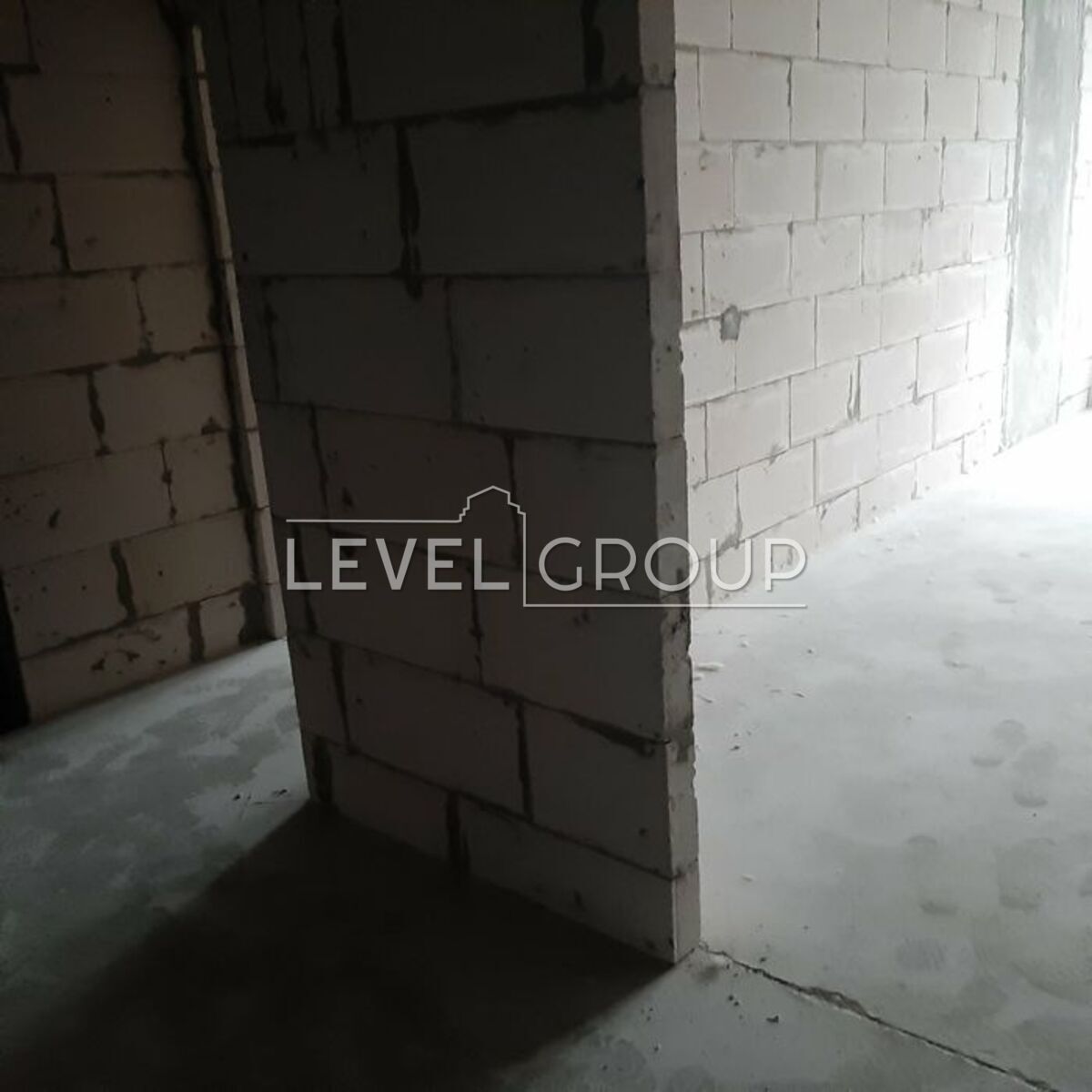 name_en