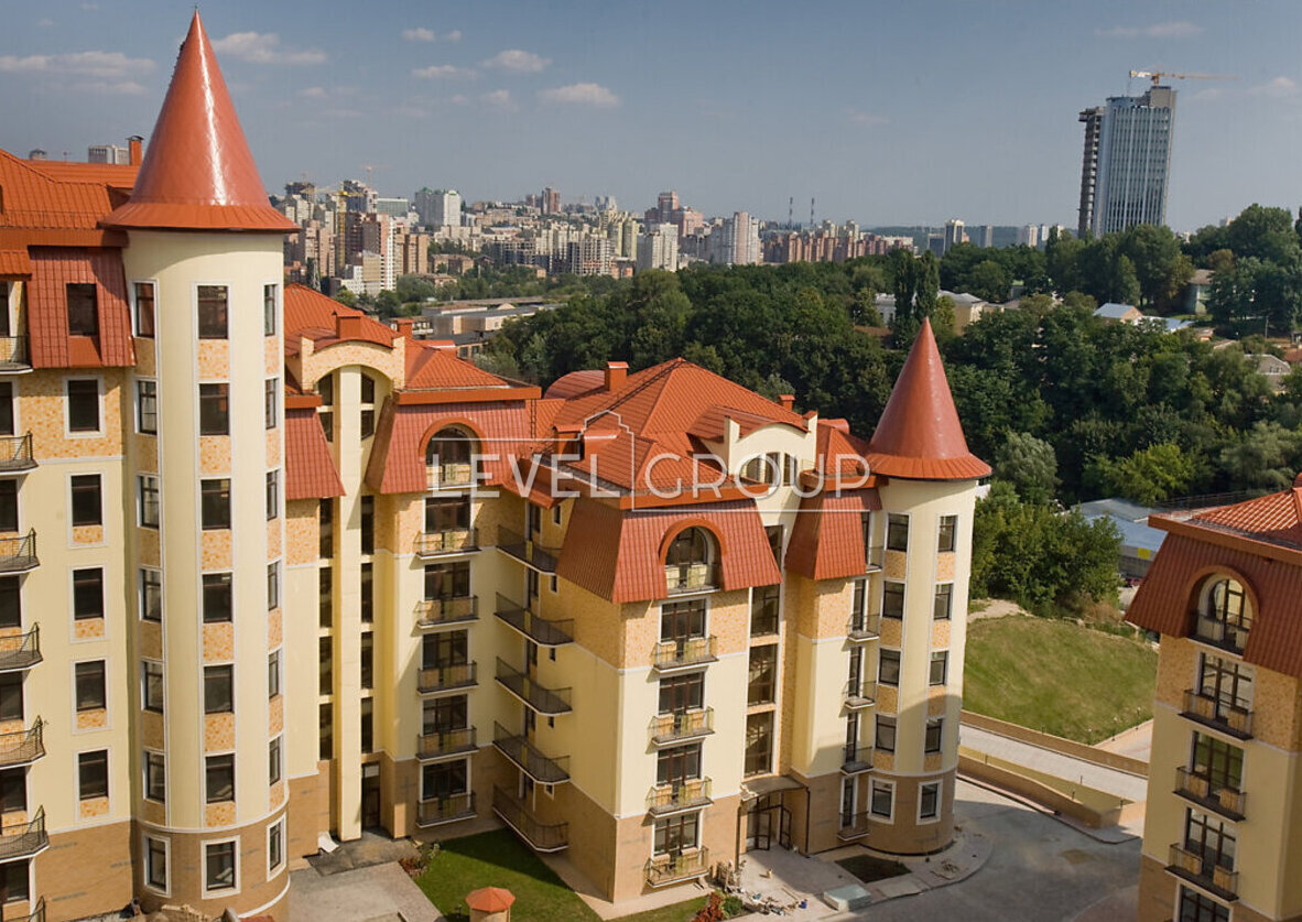 Протасів Яр вул., 8