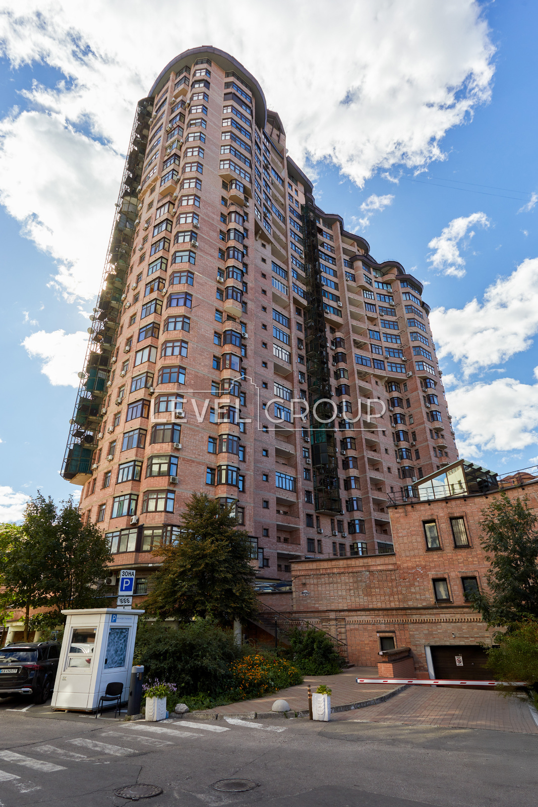 Коновальця, 36Б