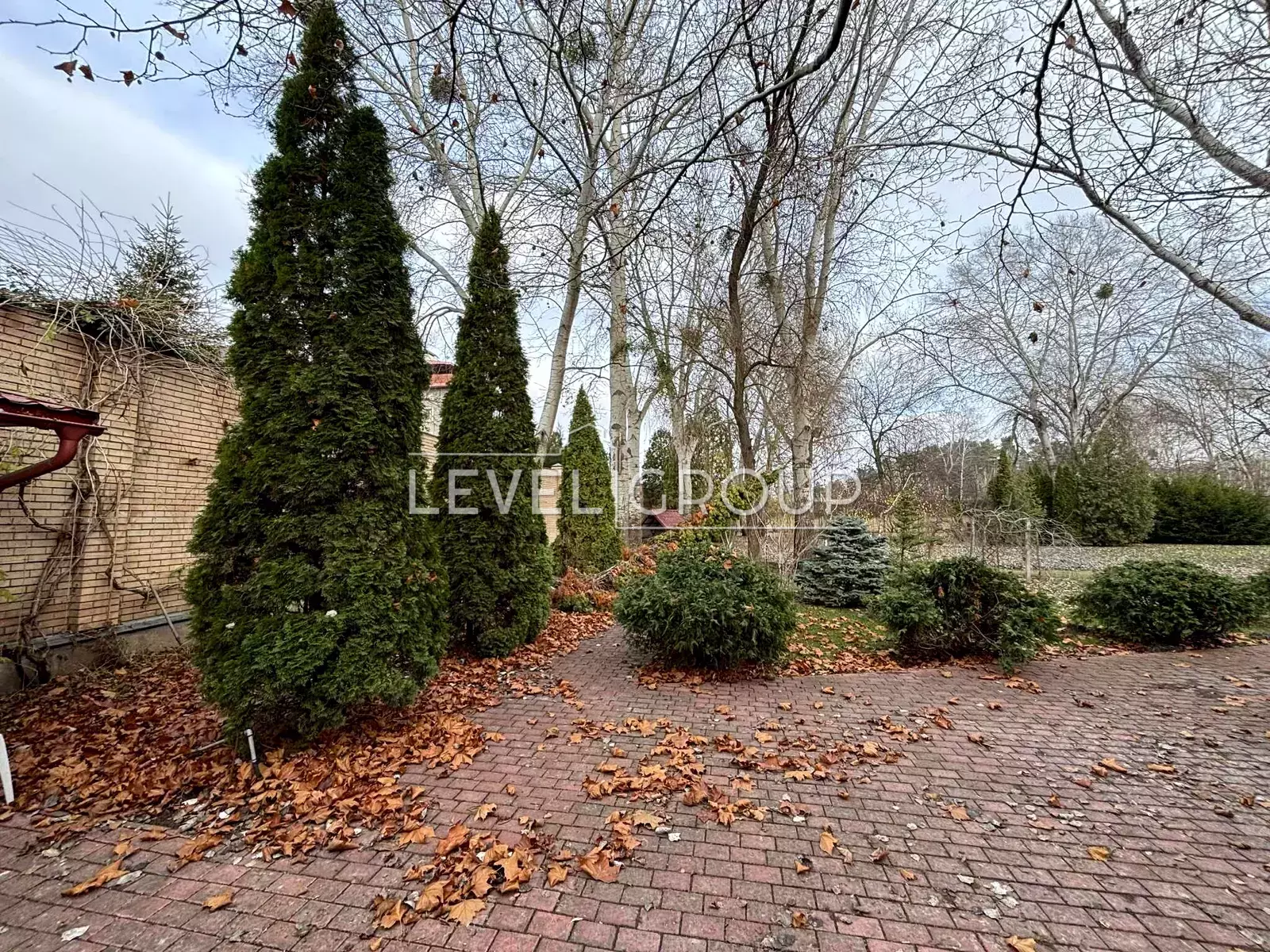 Мистецька вул., 7