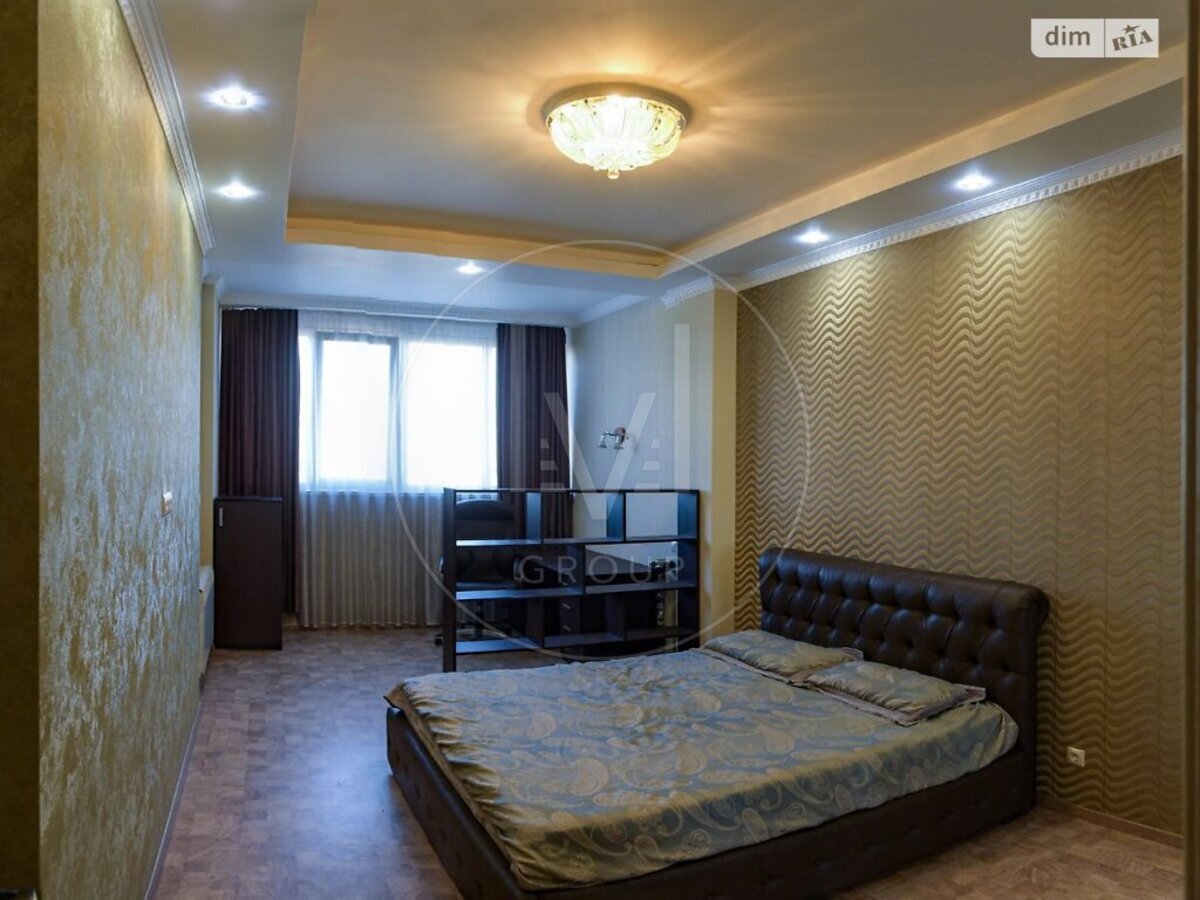 Гната Хоткевича вул. (Червоногвардійська), 8