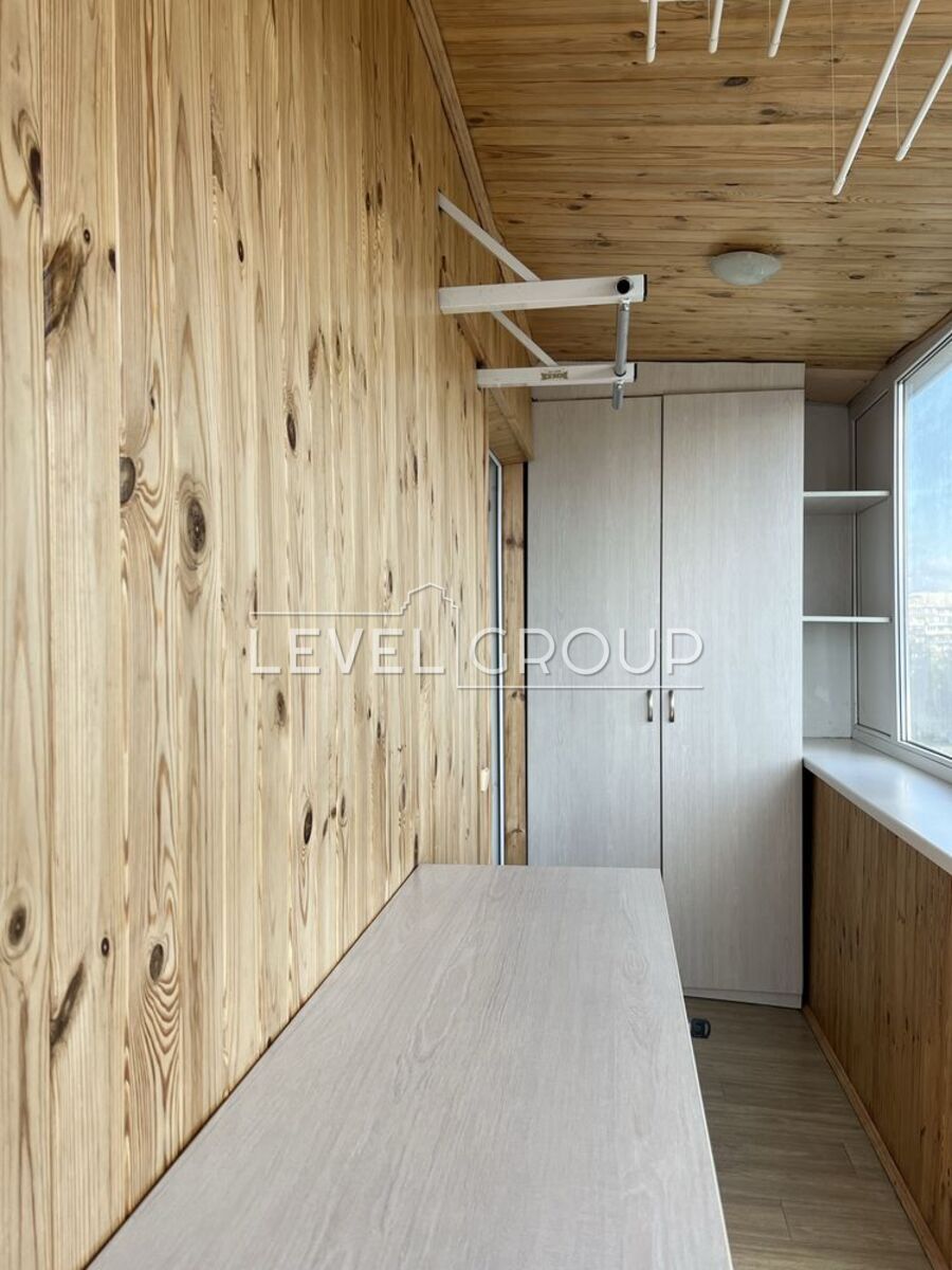 name_en