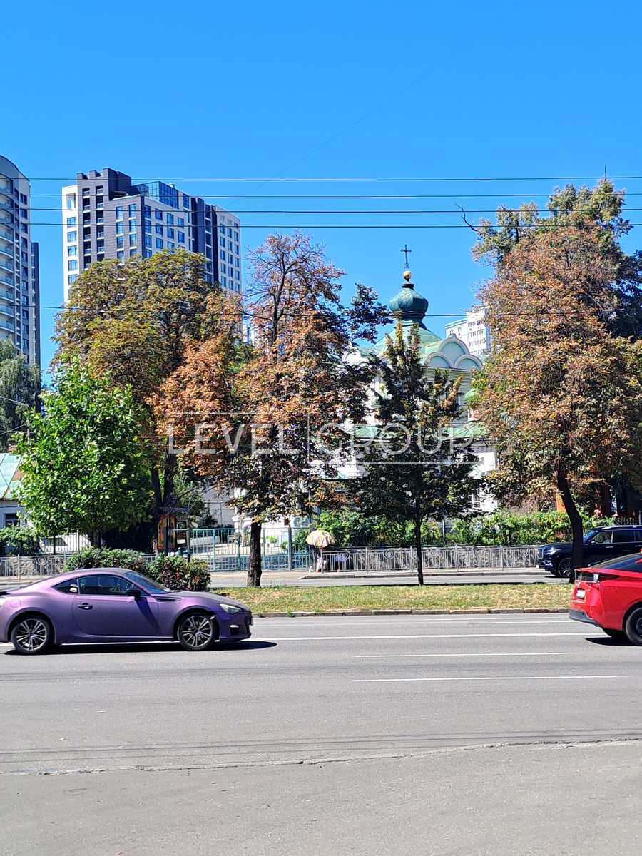 Holosiivskyi Ave. (40th Anniversary of October Avenue), 19
