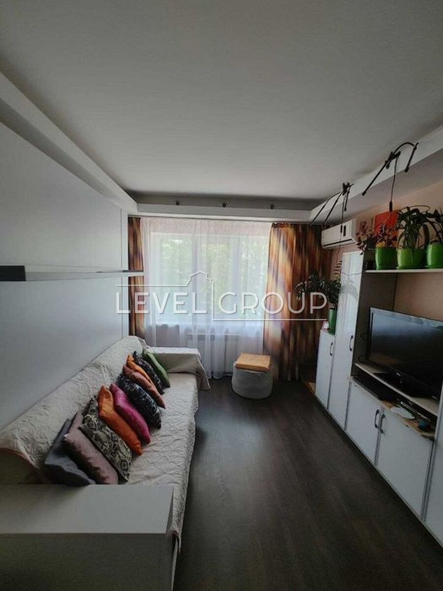 Европейського Союзу просп. (Правди), 80б