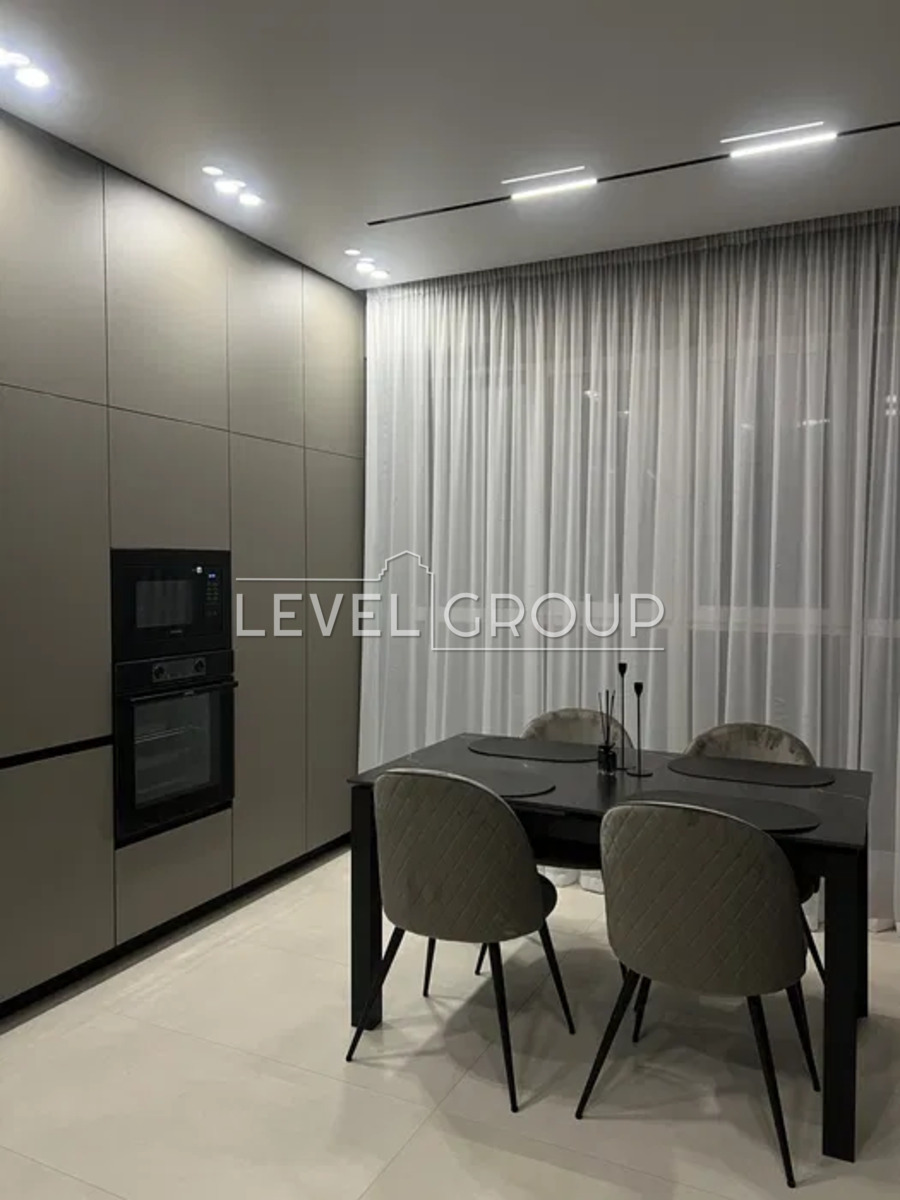 name_en