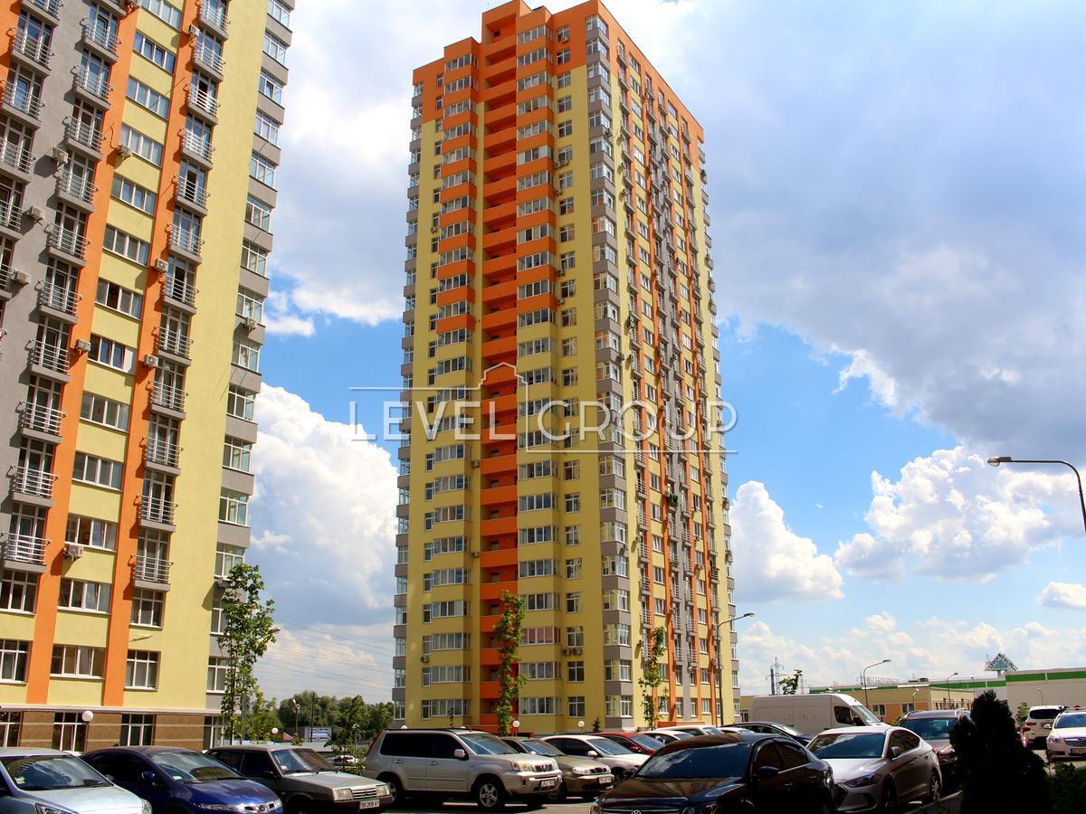 Сімї Кульженків вул. (Петра Дегтяренка), 31а