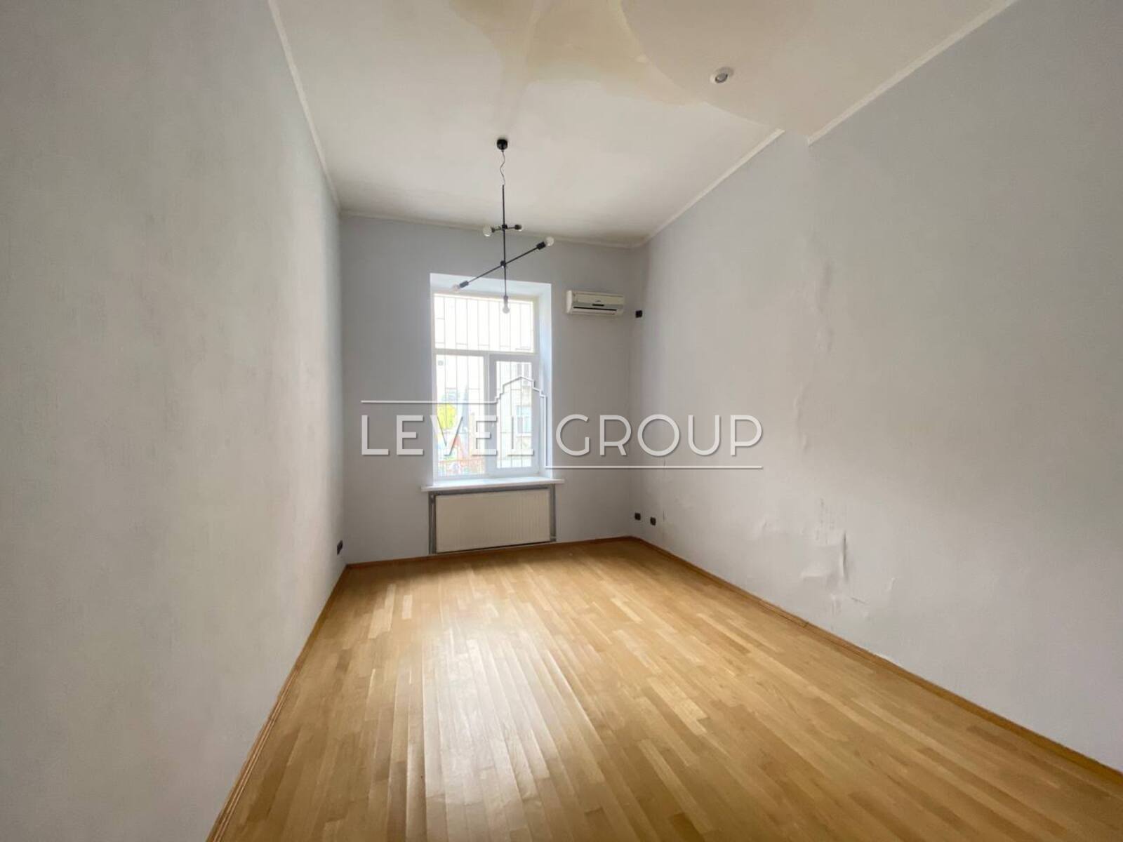 Саксаганського вул., 28