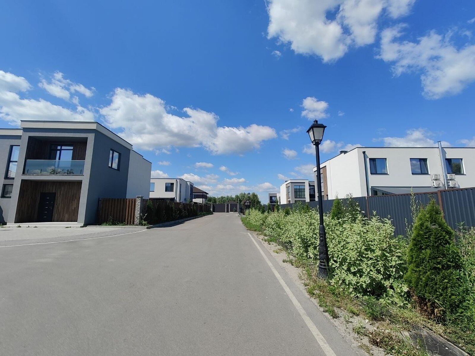 Виноградна вул., 2