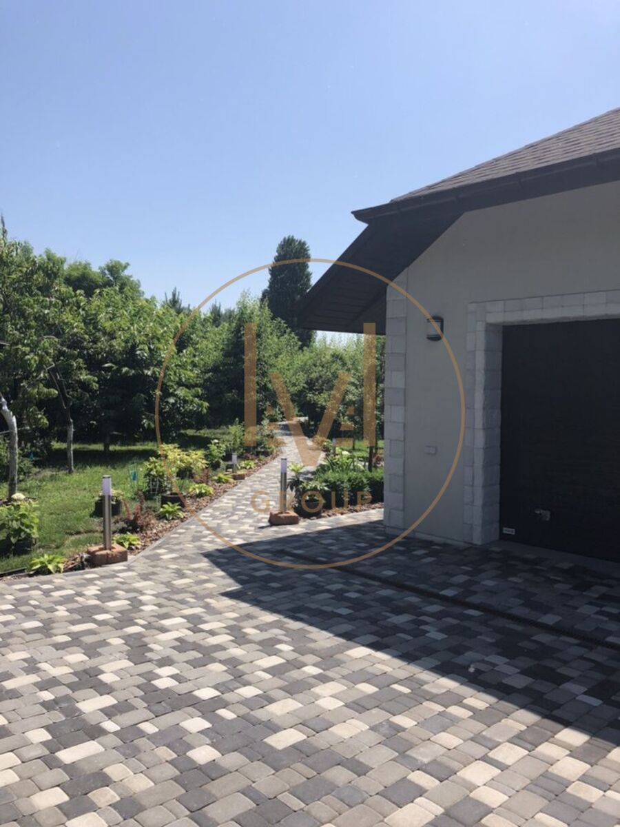 name_en