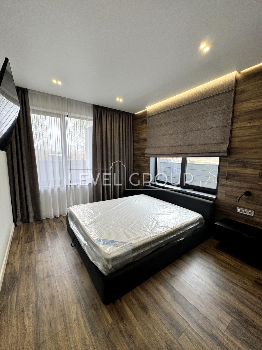 Обухівська вул., 135В/32