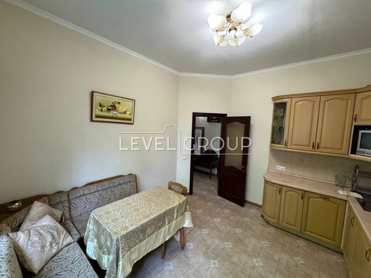 Богатирська вул., 30А