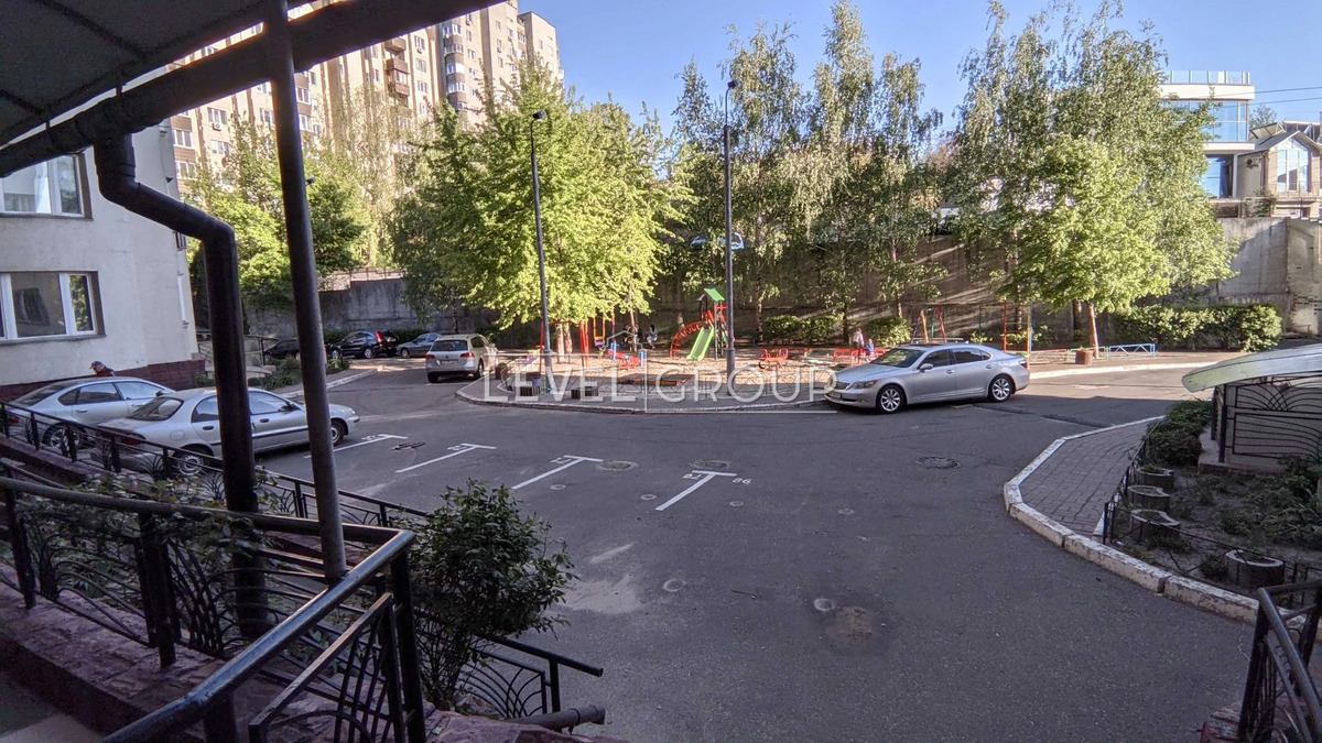 Валерія Лобановського просп. (Червонозоряний), 126Г