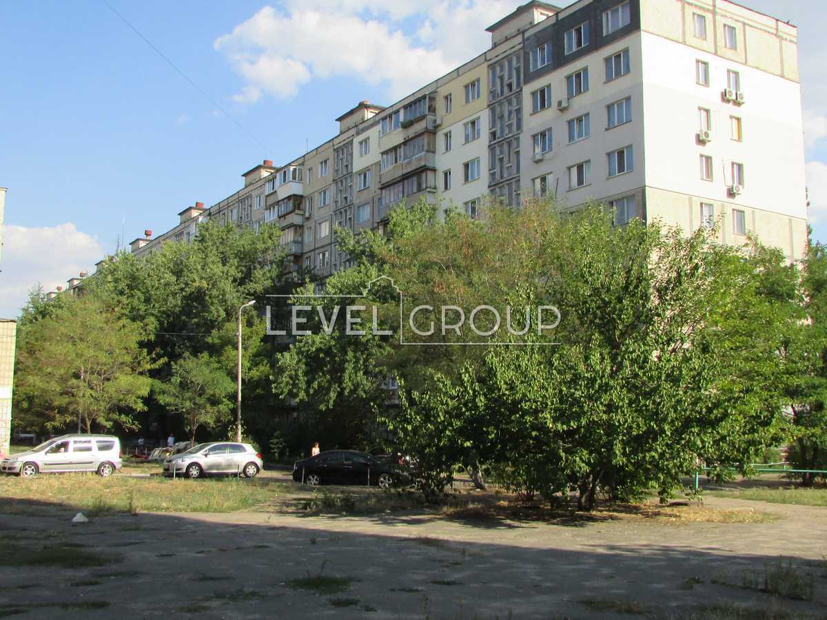 Юрія Шумського вул., 10