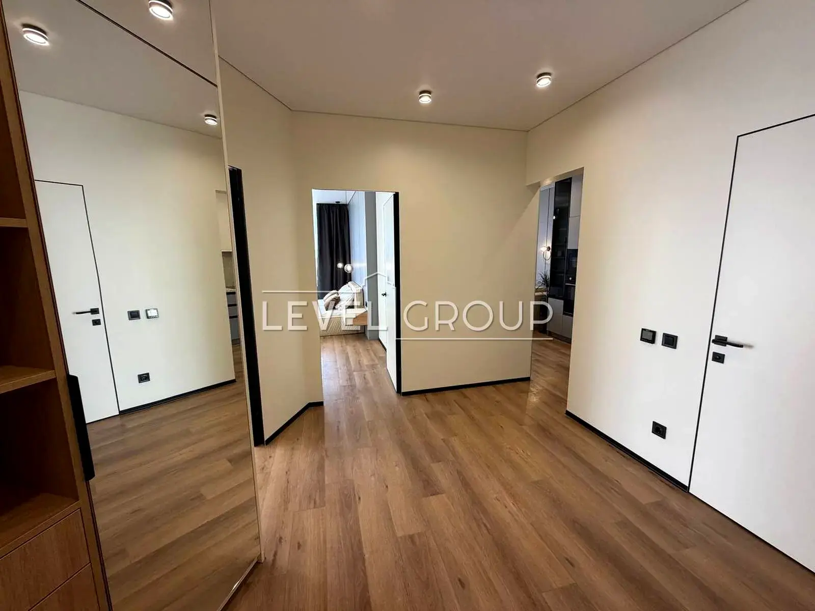 Prychalna Street, 8