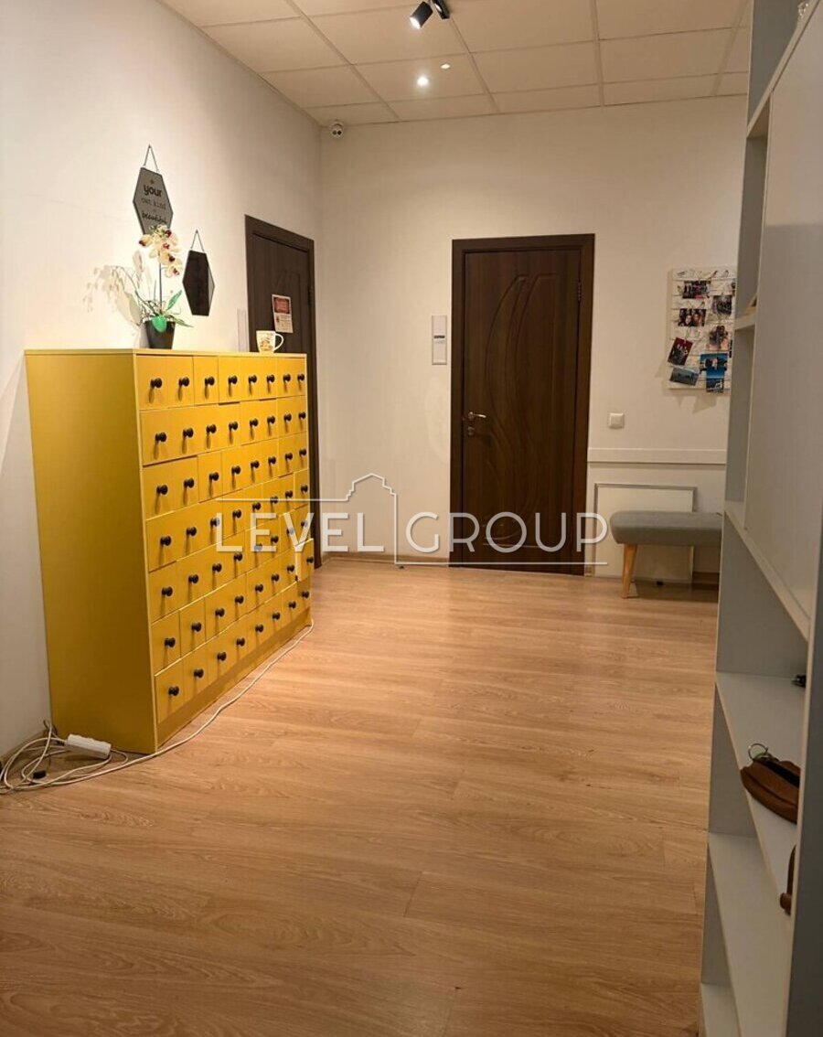 Дніпровська набережна, 14Б