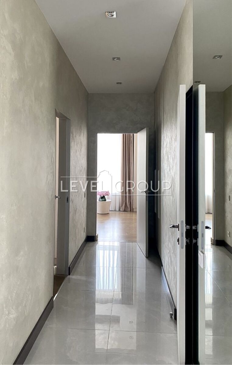 Lesia Ukrainka Blvd., 7v