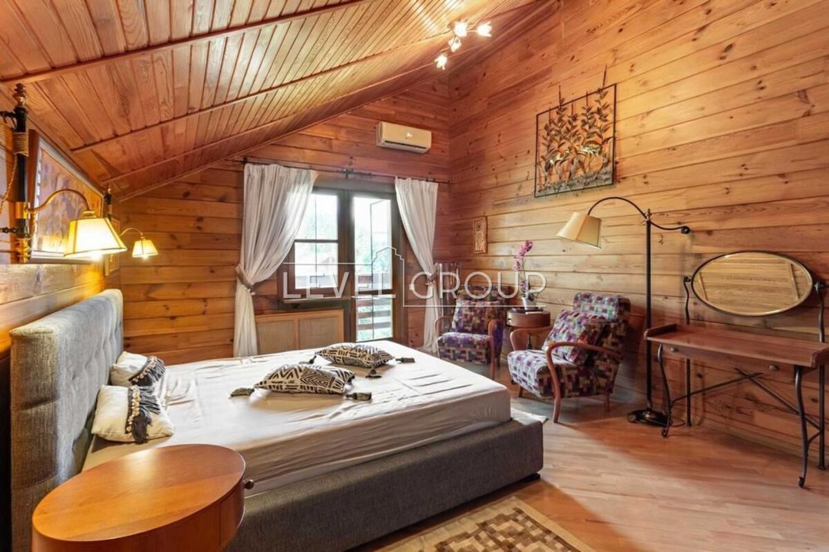 Авгурівська, 125