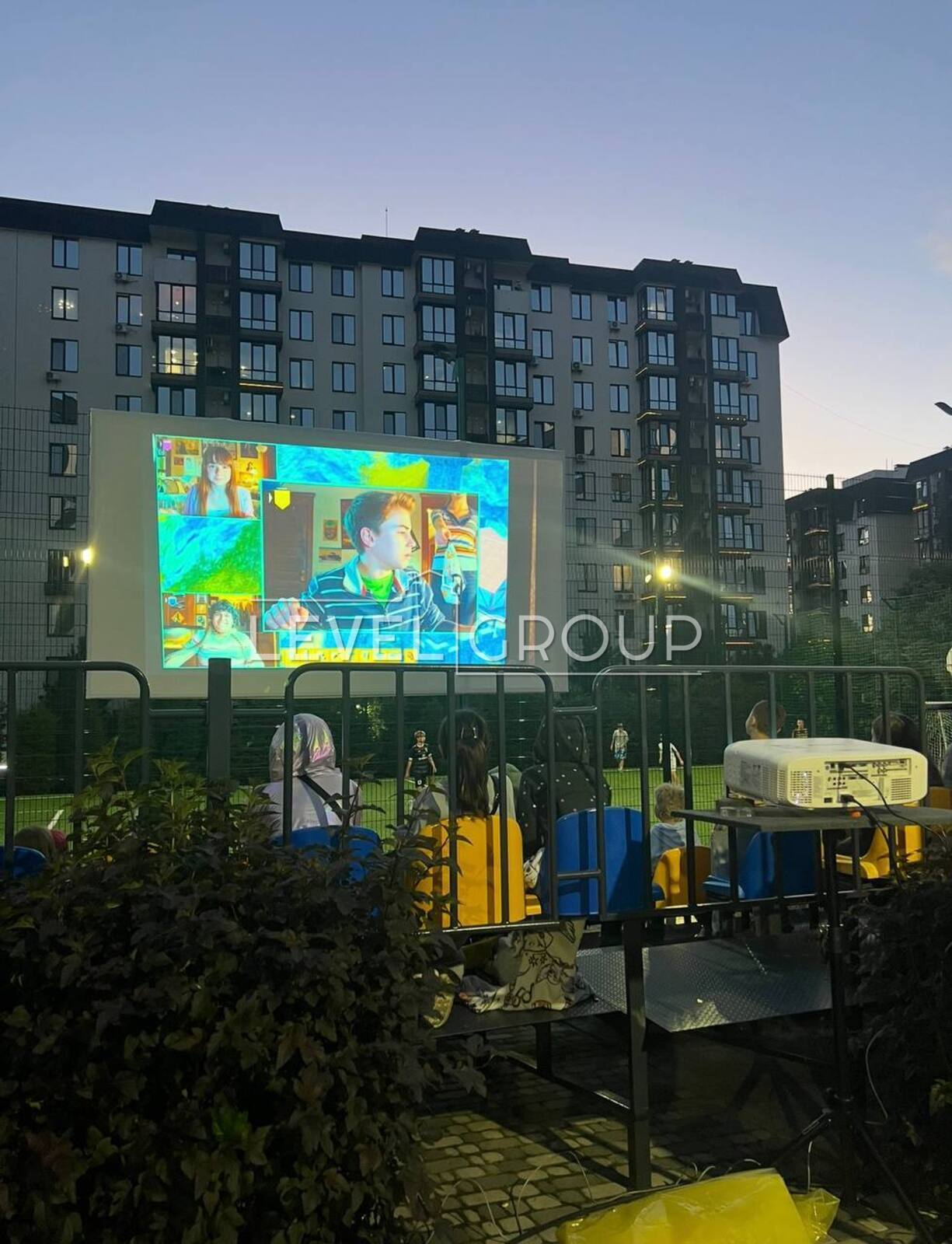 проспект Героїв Небесної сотні, 14/2