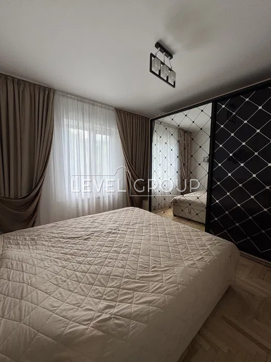 Оноре де Бальзака вул., 55