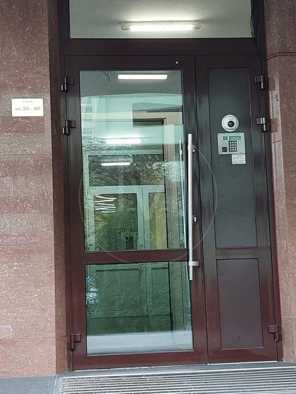 Воскресенська вул., 14