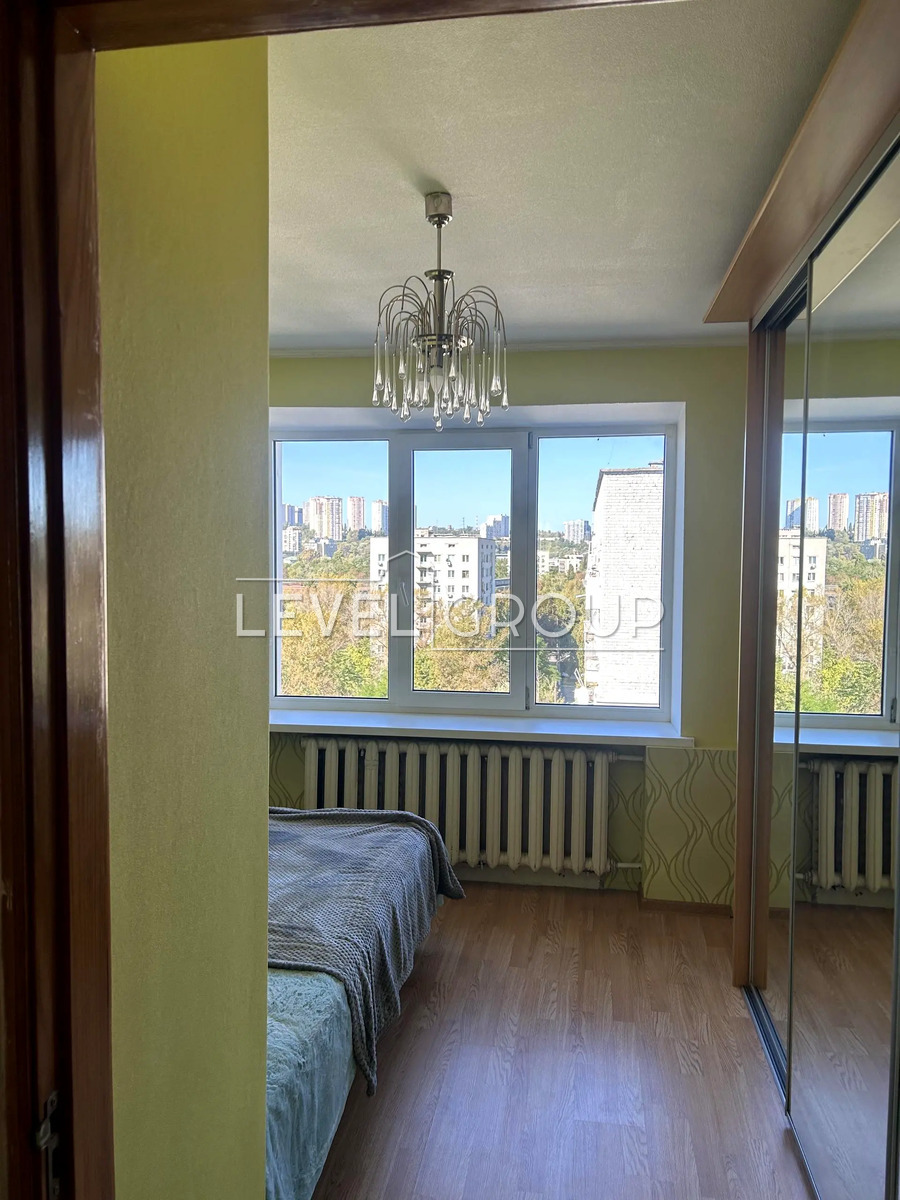 Новопирогівська вул., 31