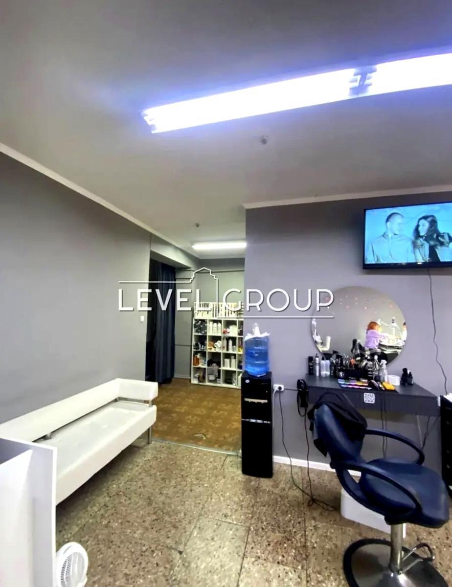 Volodymyr Ivasyuk Ave. (Heroes of Stalingrad), 65