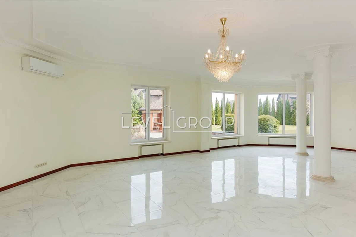 Дніпровська, 10