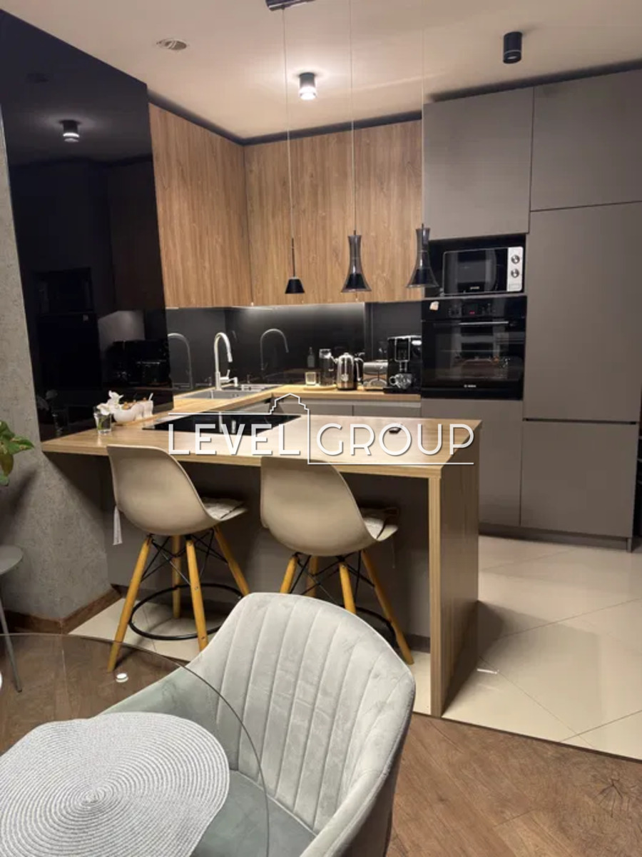 вул. Першотравнева, 24 в