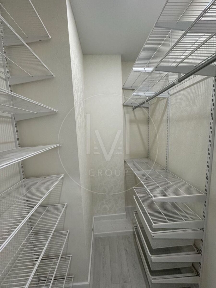 Akademika Zabolotny str., 1 b