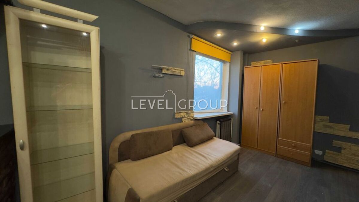 Борщагівська вул., 8