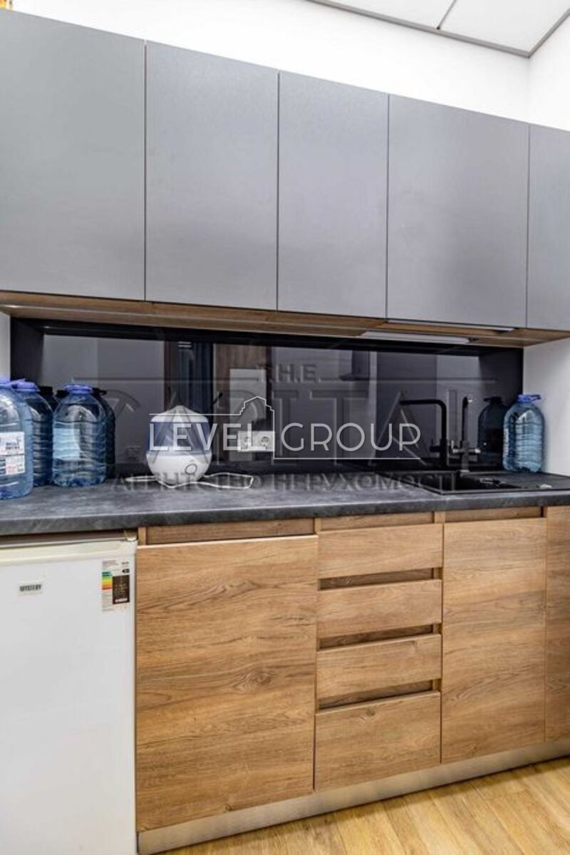 Михайла Грушевського вул., 9