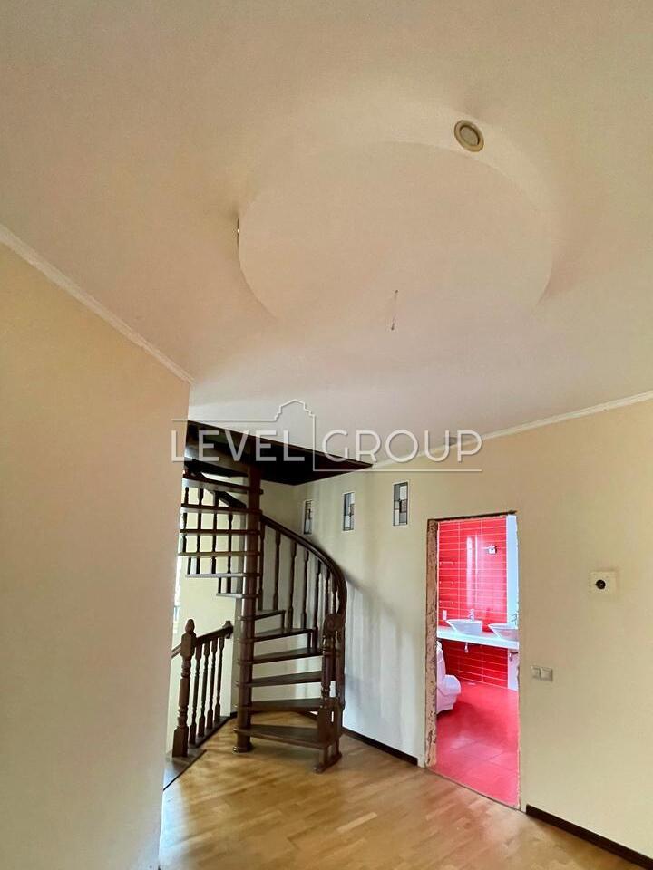 Vyshneva St., 72