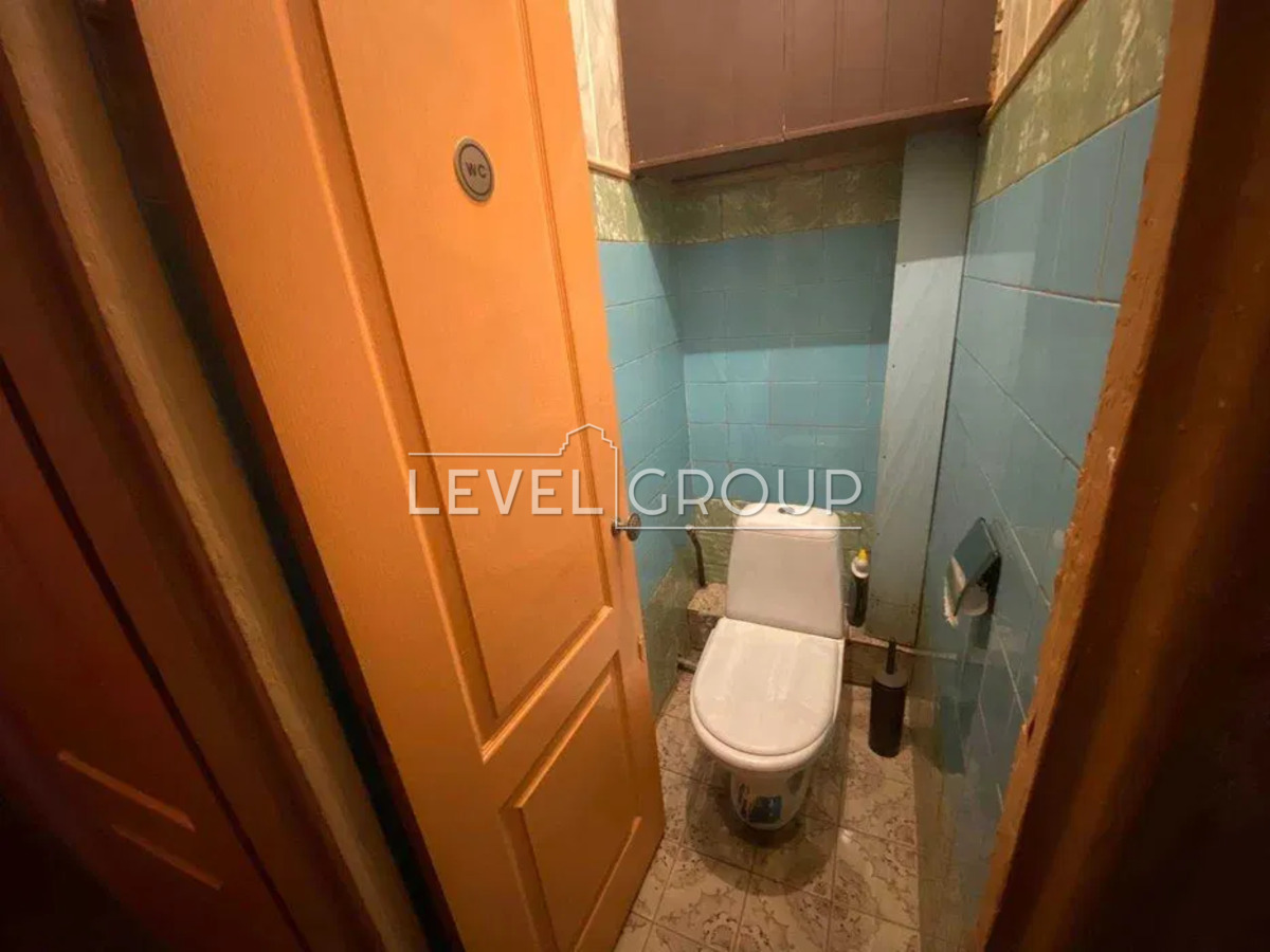 Борщагівська вул., 8