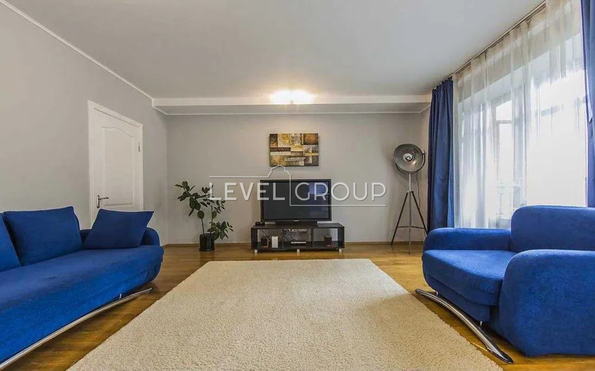 Велика Васильківська вул. (Червоноармійська), 112