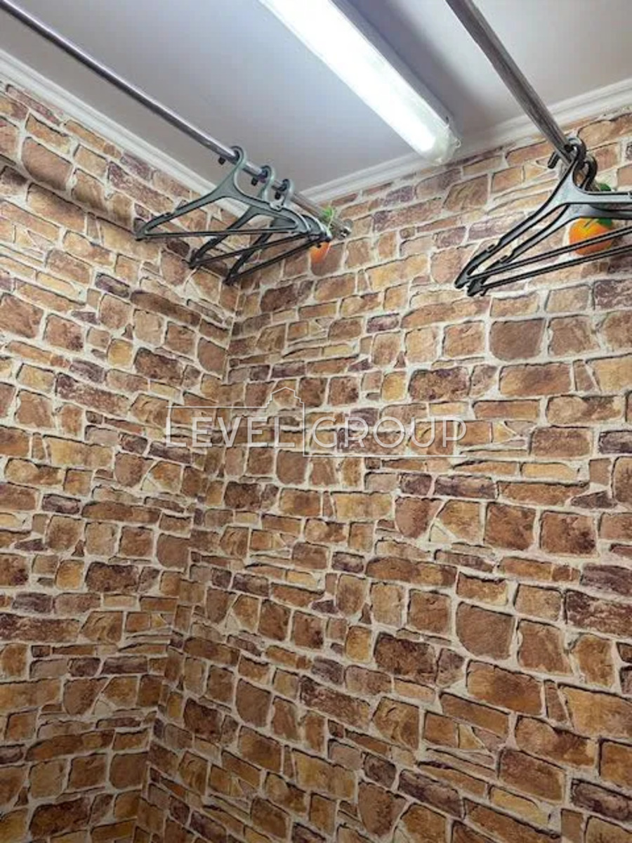 name_en