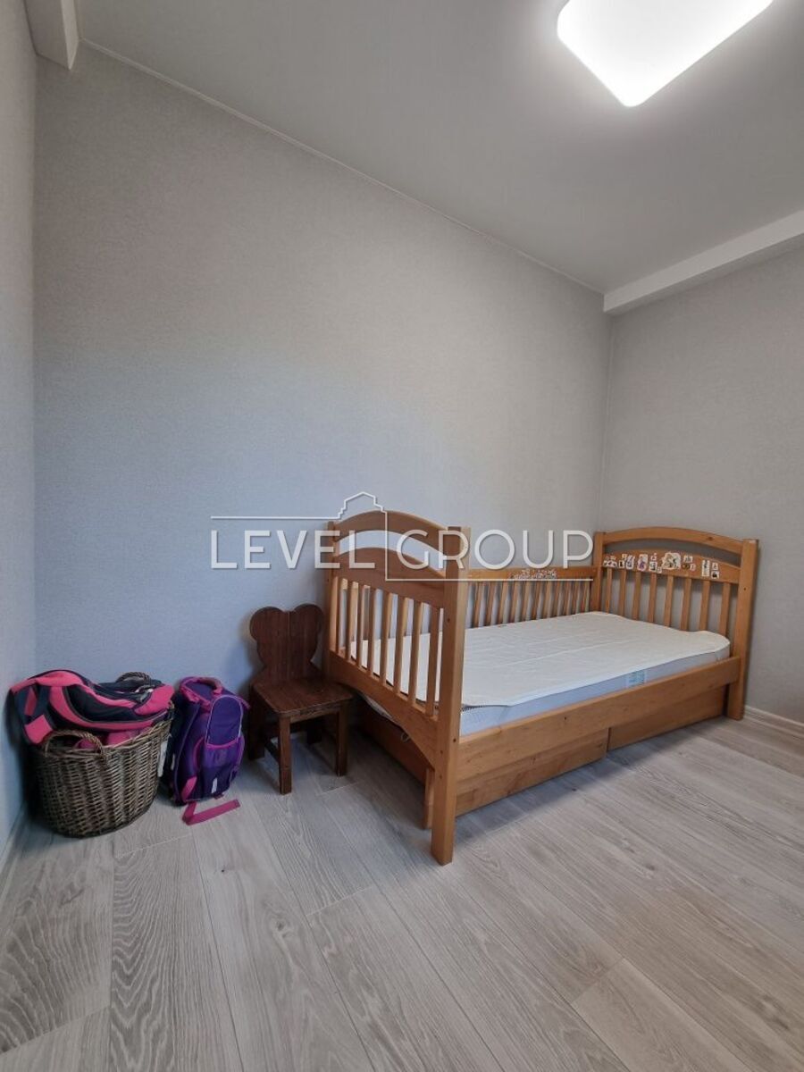Ореста Левицького вул. (Академіка Курчатова), 8б