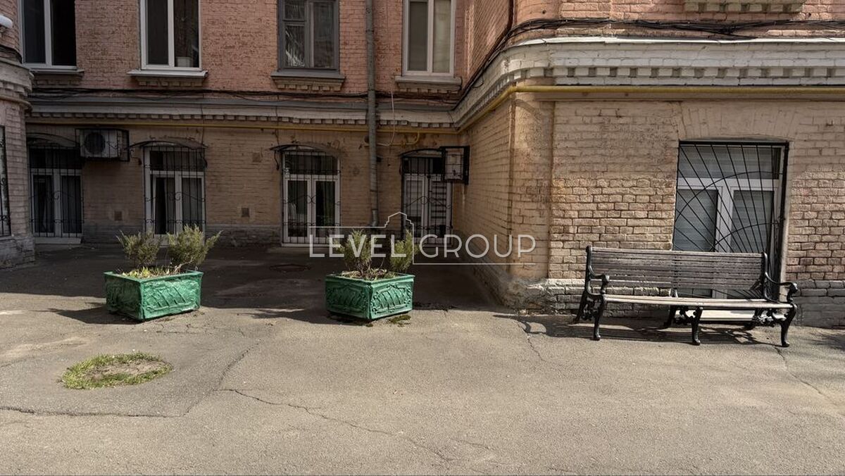 Михайла Коцюбинського вул., 6