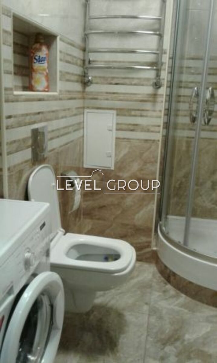 name_en