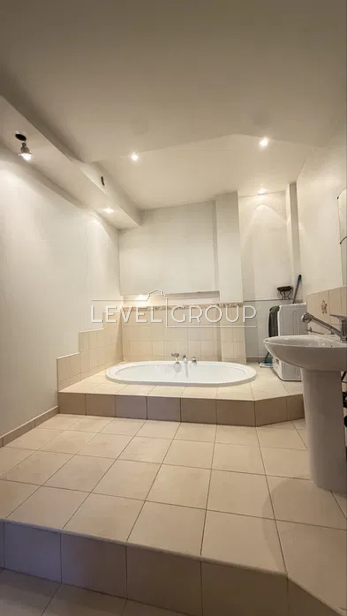Yaroslaviv Val St., 21A
