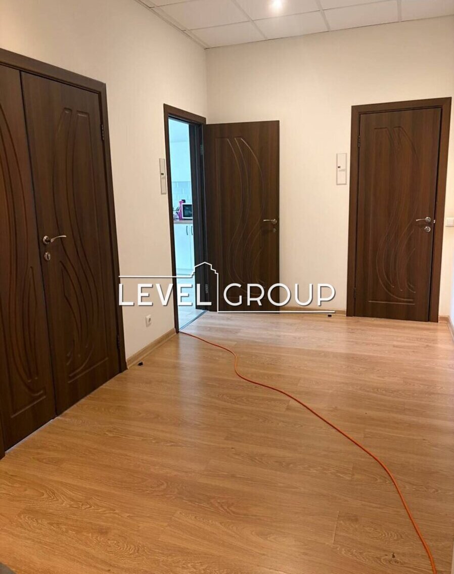 Дніпровська набережна, 14б