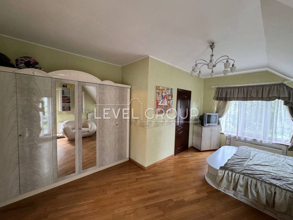 Богатирська вул., 30А