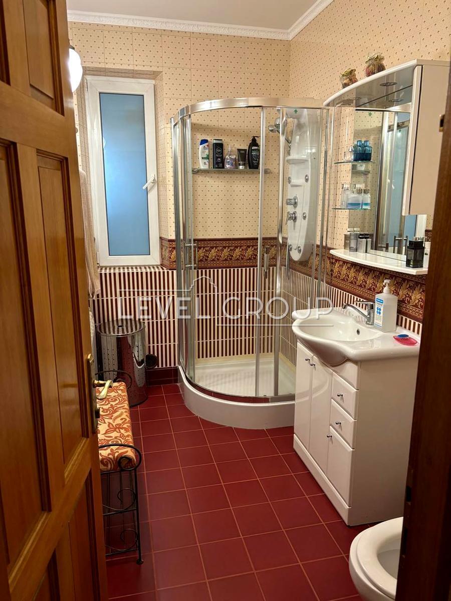 Мистецька вул., 7