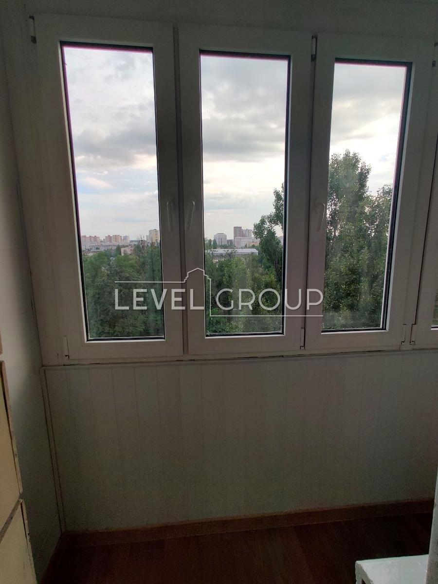 Beresteyskyi Ave. (Poles), 70