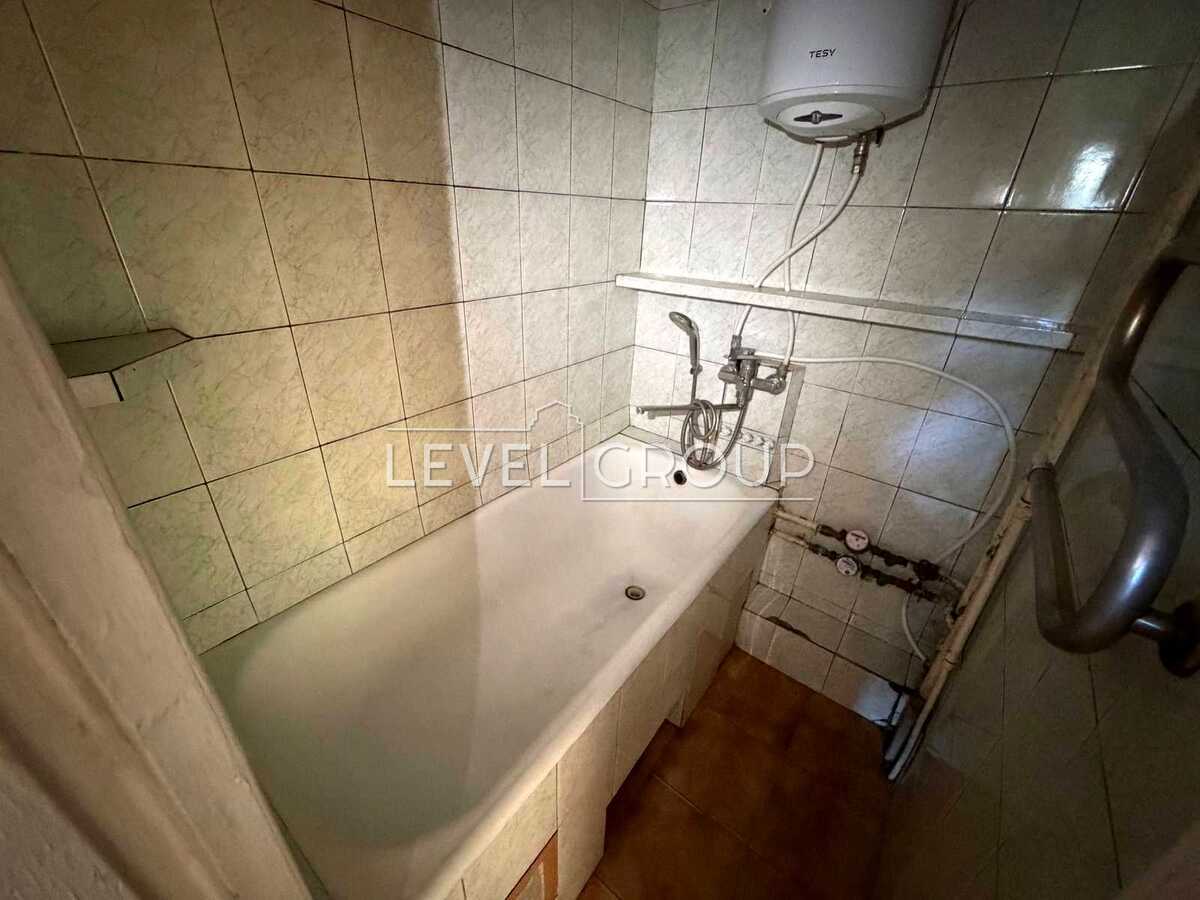 Lesya Kurbasa Ave., 18g