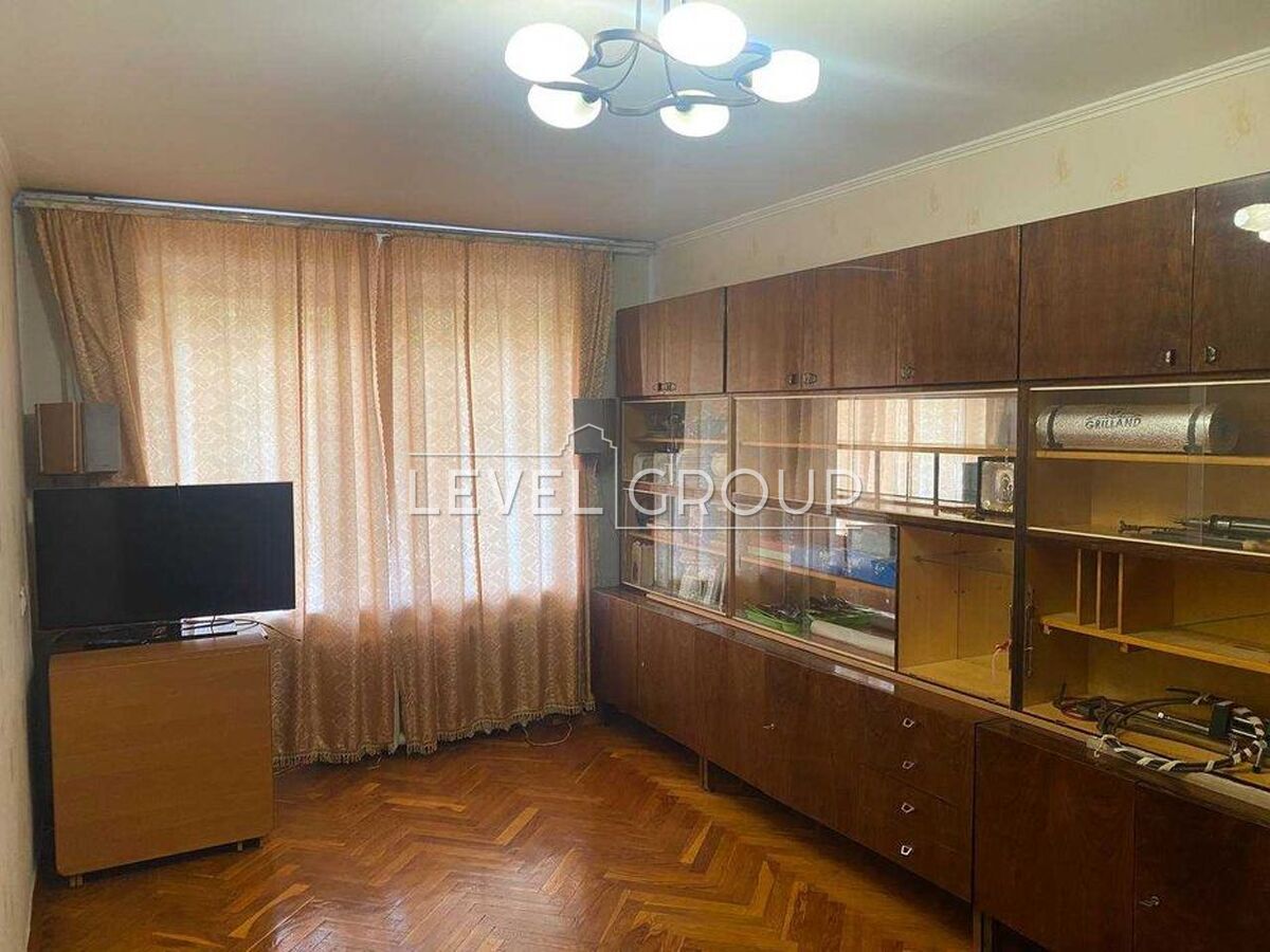 Вінстона Черчилля вул. (Червоноткацька), 29