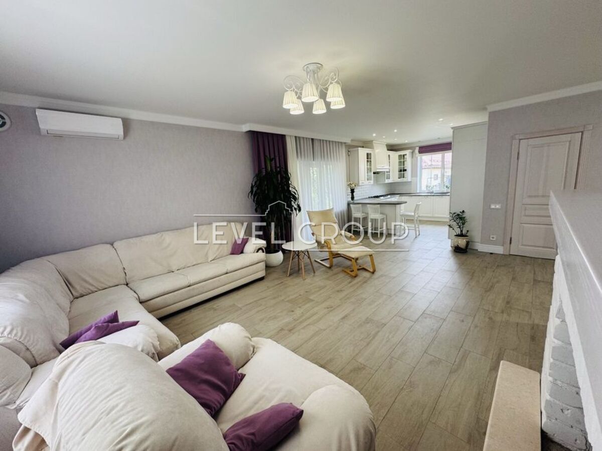 B. Khmelnytskyi St., 30