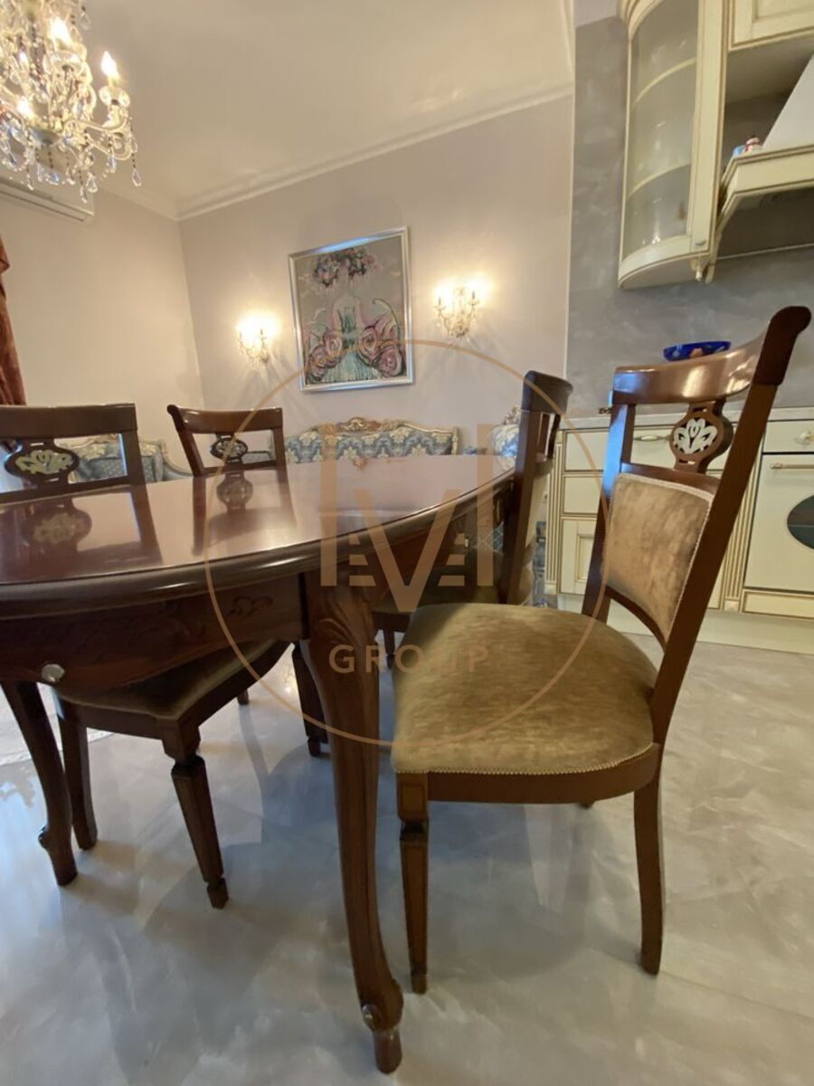 Lesi Ukrainky Blvd., 7V