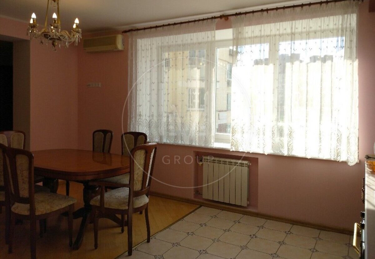 Володимира Івасюка просп. (Героїв Сталінграда), 24а