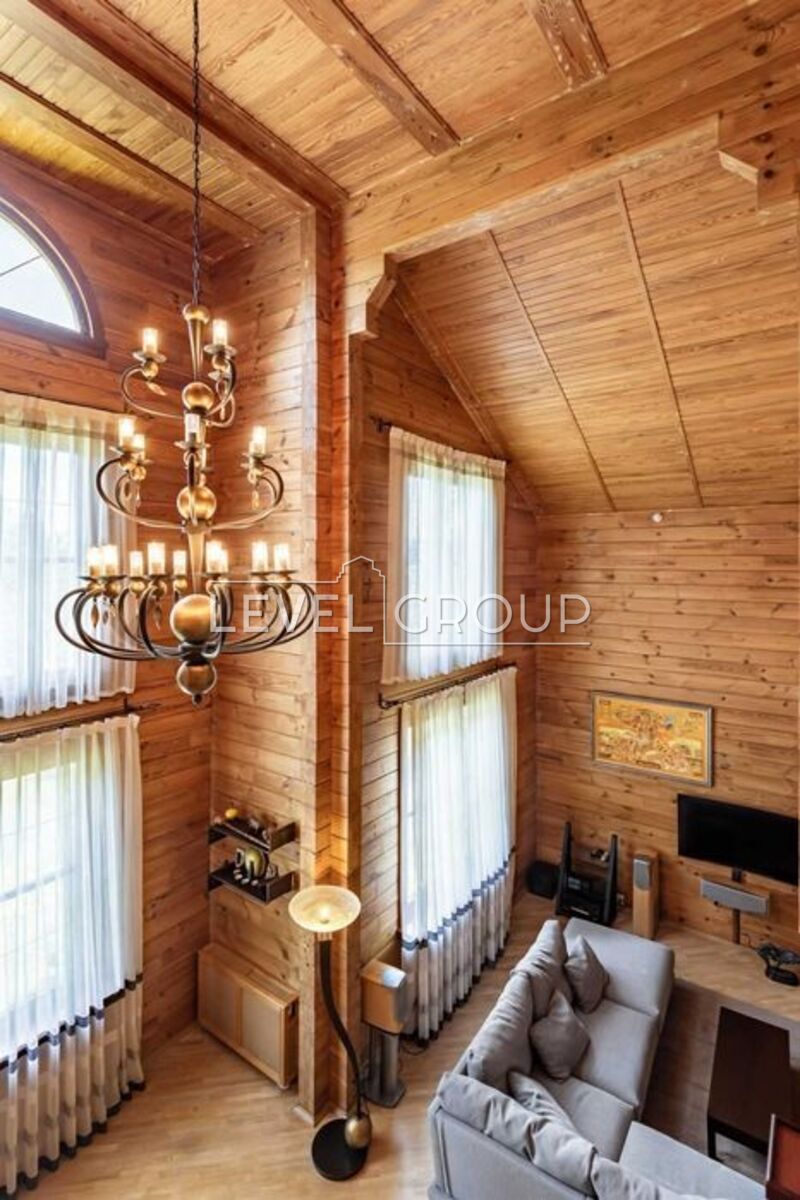 Авгурівська, 125